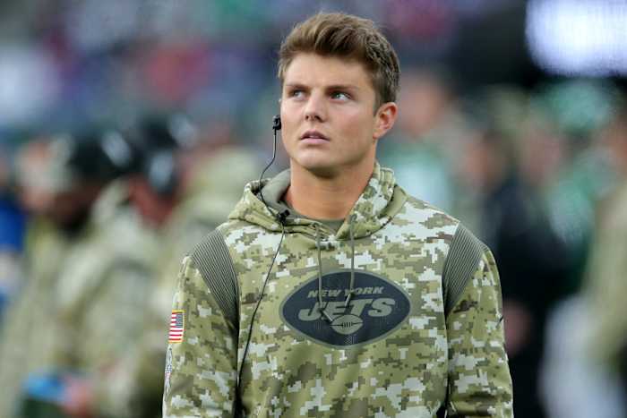 Jets QB Zach Wilson on sideline